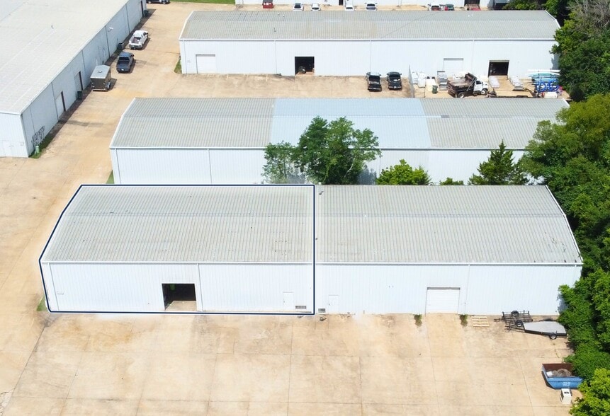 More Photos Of 1232 W Sunchase Ct, Fayetteville Warehouse For Lease