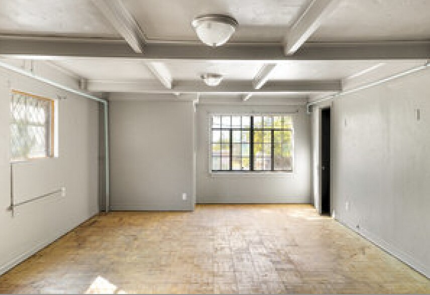More Photos Of 7101 Miramar Blvd, Oklahoma City Specialty For Sale