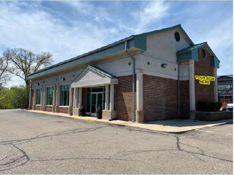 More Photos Of 35 W Long Lake Rd, Bloomfield Hills Bank For Lease