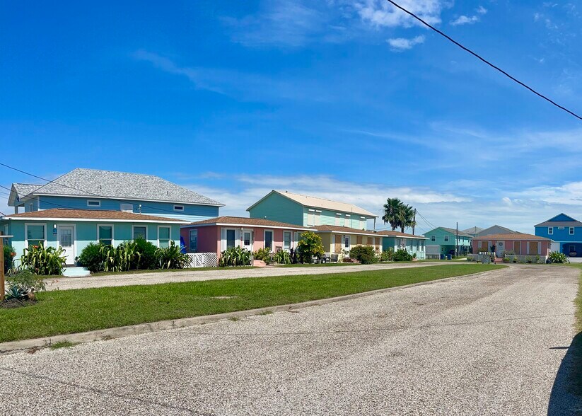More Photos Of 1206-1214 S Church St, Rockport Apartments For Sale