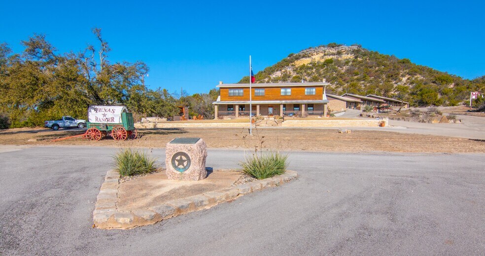 Primary Photo Of 401 US Highway 67, Santa Anna Hotel For Sale