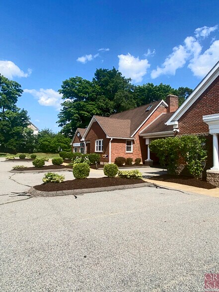 More Photos Of 60-62 Hyde Ave, Vernon Storefront Retail Office For Sale