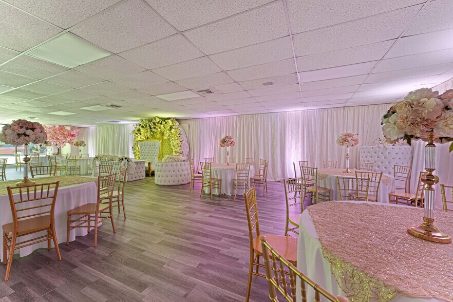 More Photos Of 6265 Van Nuys Blvd, Van Nuys Storefront For Sale