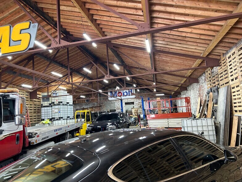 More Photos Of 15 E Farm St, Waterbury Warehouse For Sale