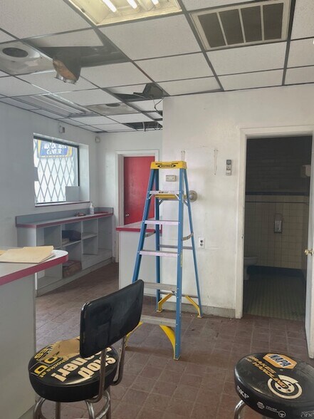 More Photos Of 524 Hinman Ave, Buffalo Service Station For Sale