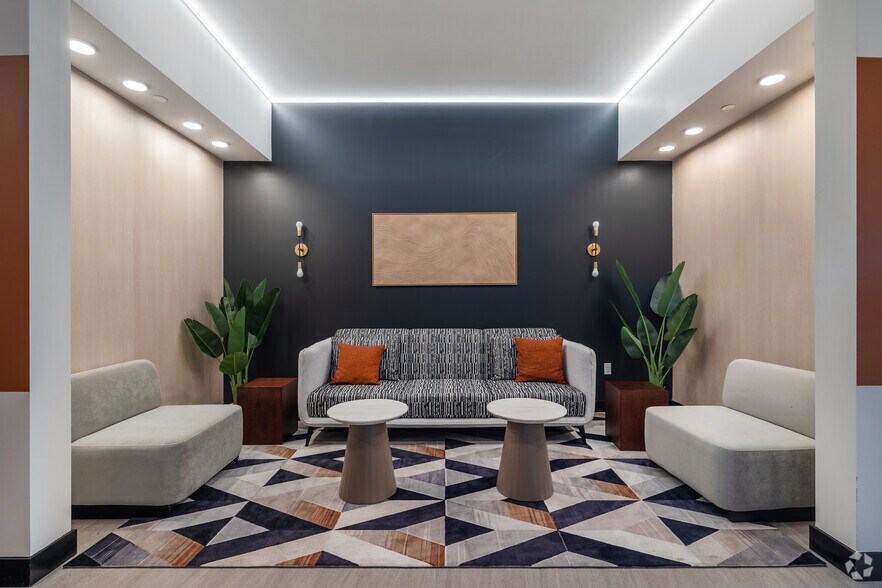 More Photos Of 988 S Manhattan Pl, Los Angeles Apartments For Lease