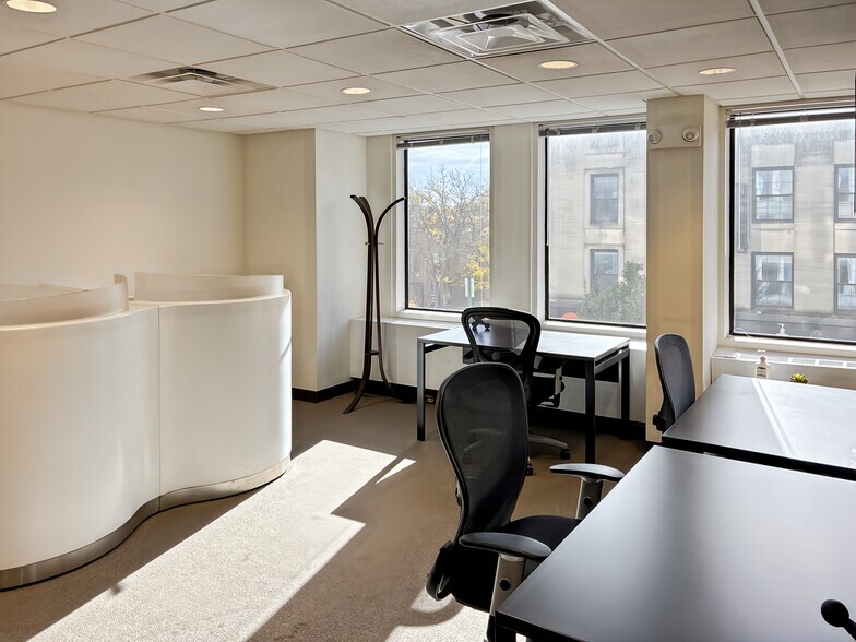 More Photos Of 1010 Lake St, Oak Park Coworking Space