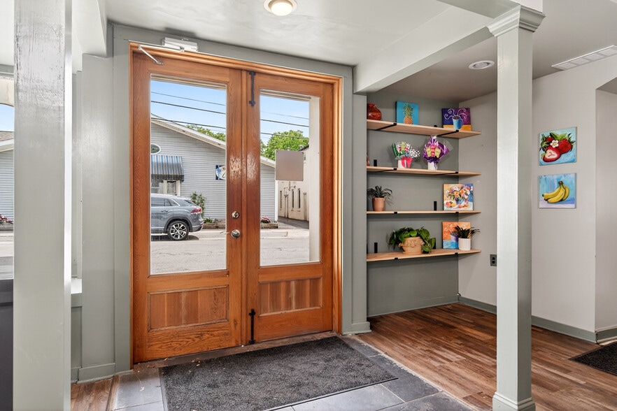 More Photos Of 33 Elm St, East Aurora Restaurant For Sale