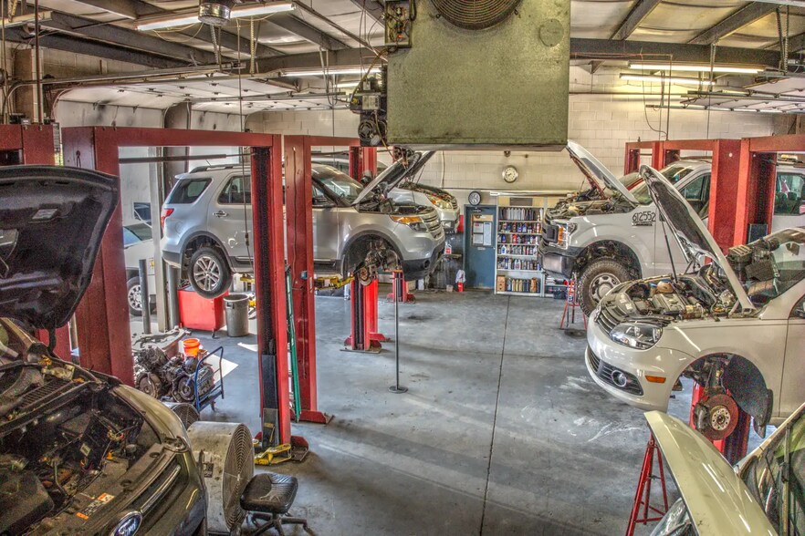 More Photos Of 707 Lane Allen Rd, Lexington Auto Repair For Sale