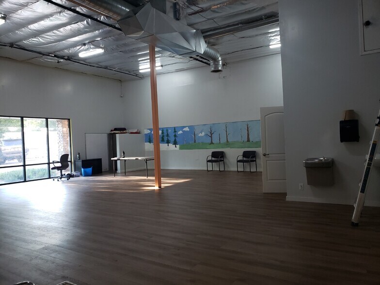 More Photos Of 10458-10494 S Redwood Rd, South Jordan Storefront For Lease