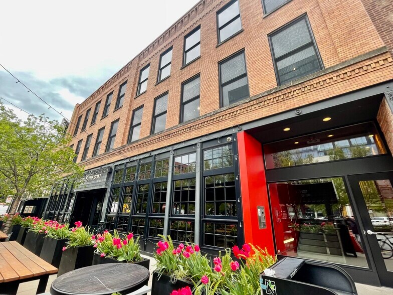 Primary Photo Of 813 W Randolph St, Chicago Office For Lease