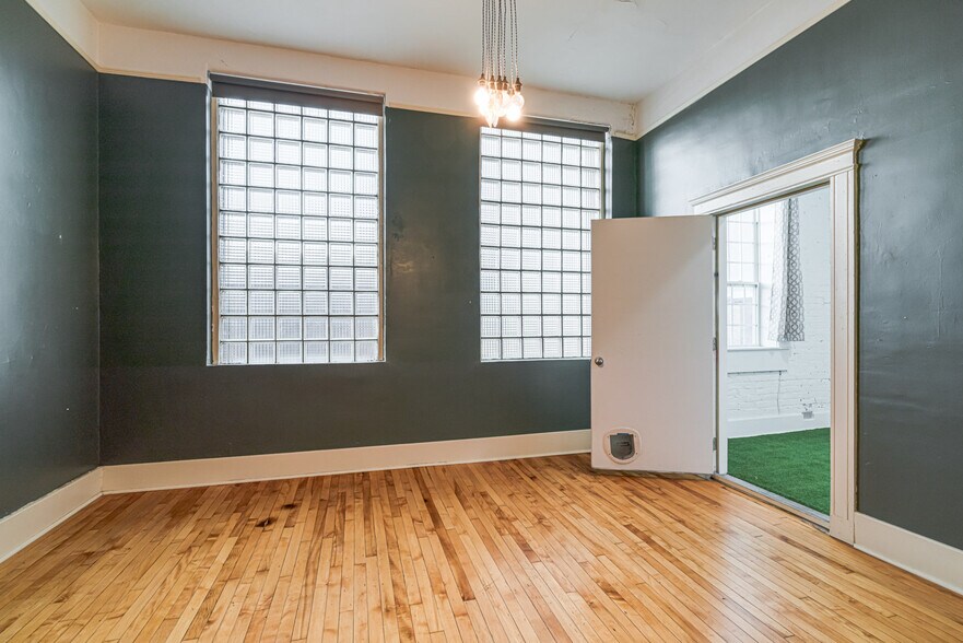 More Photos Of 339 Madison Ave, Memphis Storefront Retail Office For Lease