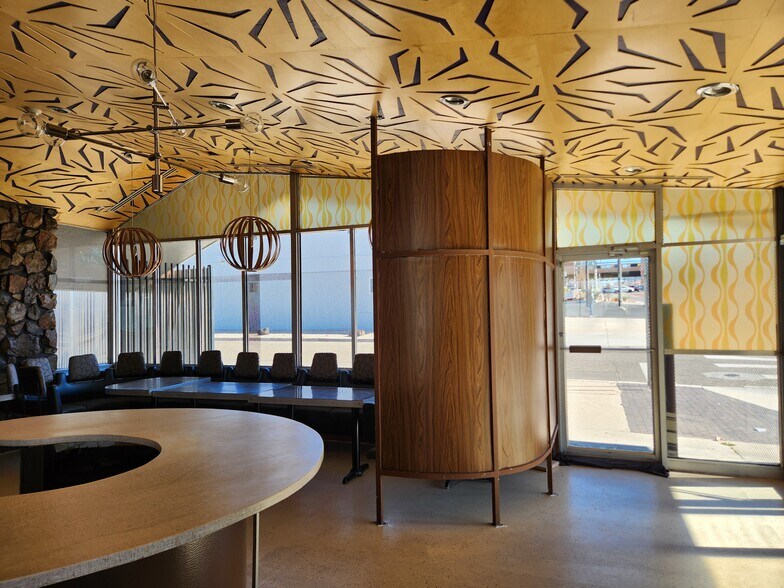 More Photos Of 725 Central Ave NE, Albuquerque Restaurant For Lease