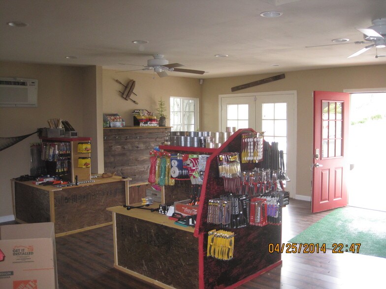 More Photos Of 1935-1945 Alpine Blvd, Alpine Storefront For Lease