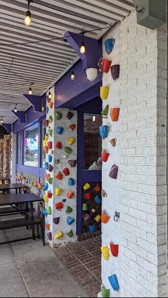 More Photos Of 324 W Main St, Gaylord Restaurant For Sale