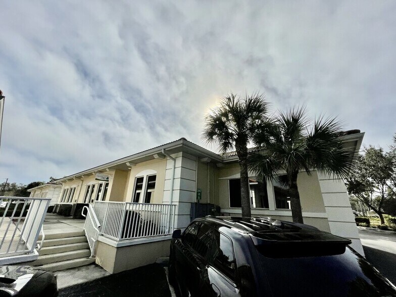 Primary Photo Of 25074 Olympia Ave, Punta Gorda Medical For Lease