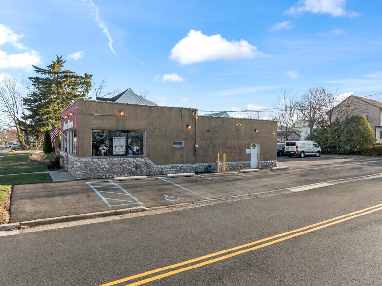 More Photos Of 136 Stelton Rd, Piscataway General Retail For Sale