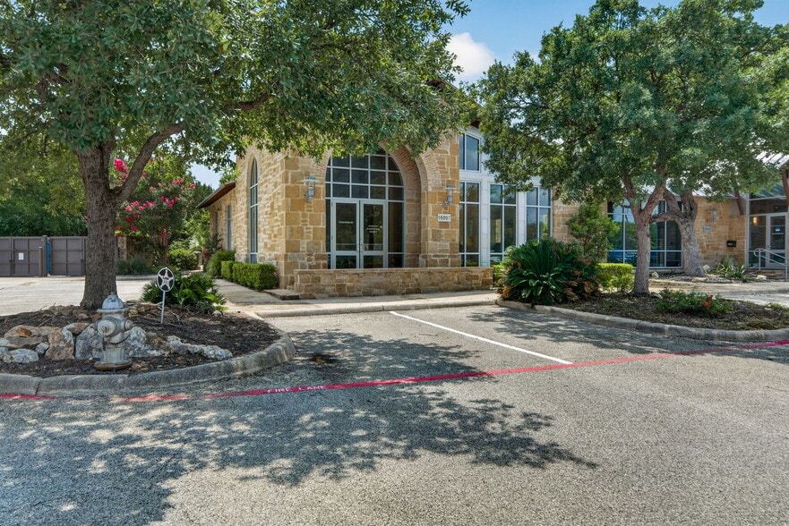 More Photos Of 16007 Via Shavano, San Antonio Office For Sale