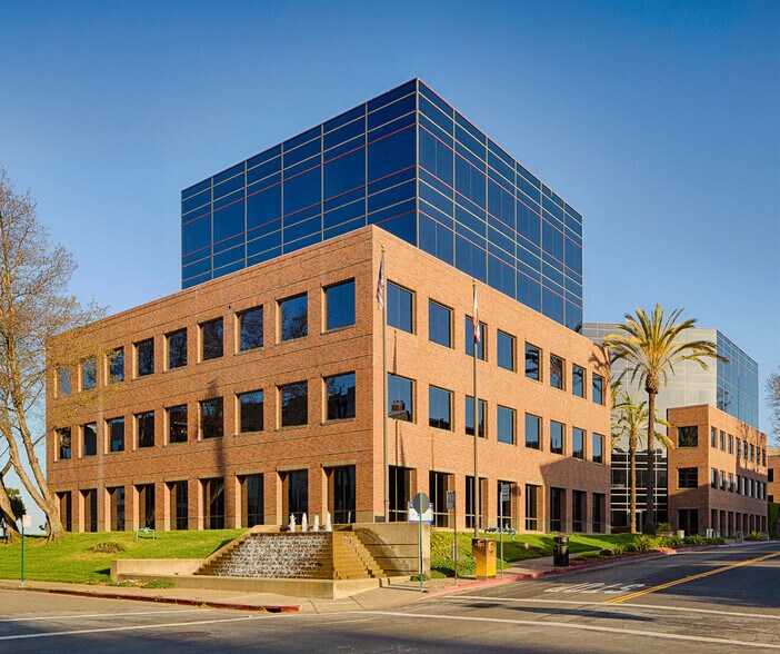 More Photos Of 6475 Christie Ave, Emeryville Unknown For Lease