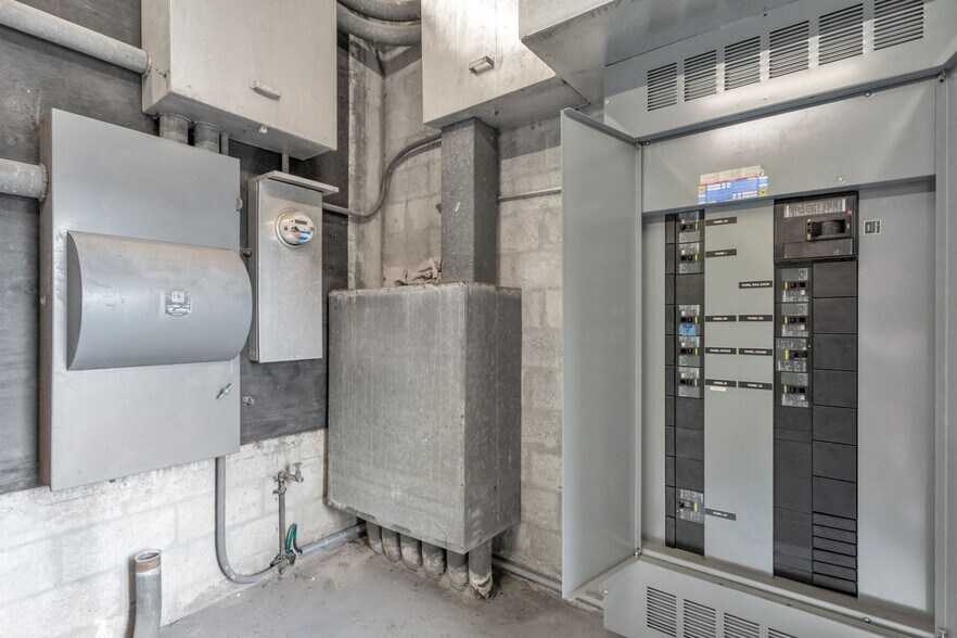 More Photos Of 6695-6699 NW 36th Ave, Miami Light Distribution For Sale