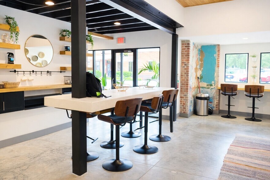 More Photos Of 1021 S Florida Ave, Lakeland Storefront Retail Office For Lease