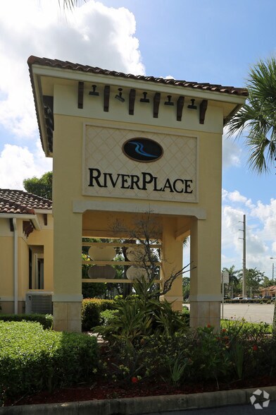 More Photos Of 1005 W Indiantown Rd, Jupiter Office For Sale