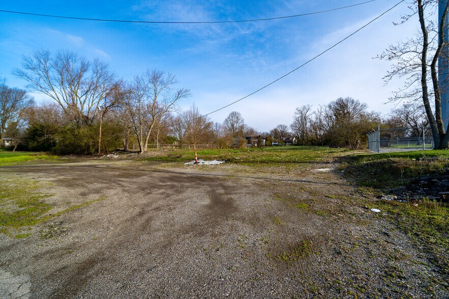 More Photos Of 6962 Coles Rd, Middletown General Retail For Sale