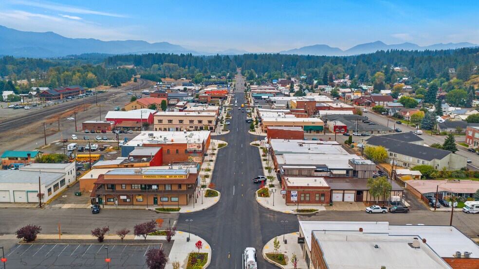 More Photos Of 220 E 1st St, Cle Elum General Retail For Sale