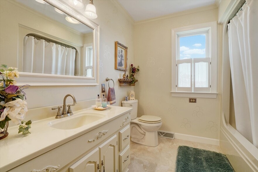 More Photos Of 2553 Roosevelt Ave, York Flex For Sale