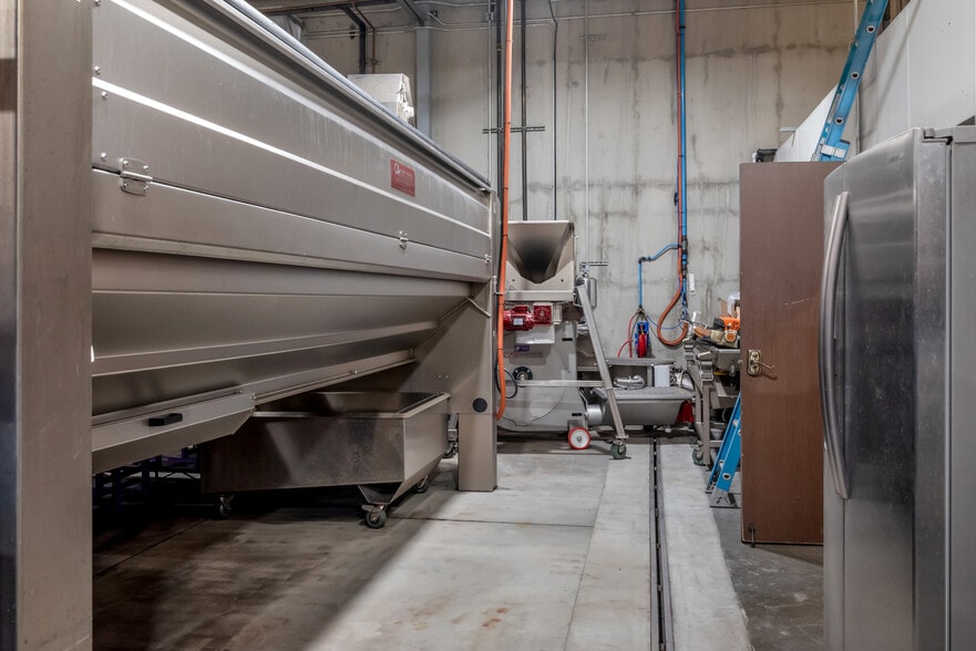 More Photos Of 9721 Kent St, Elk Grove Warehouse For Sale