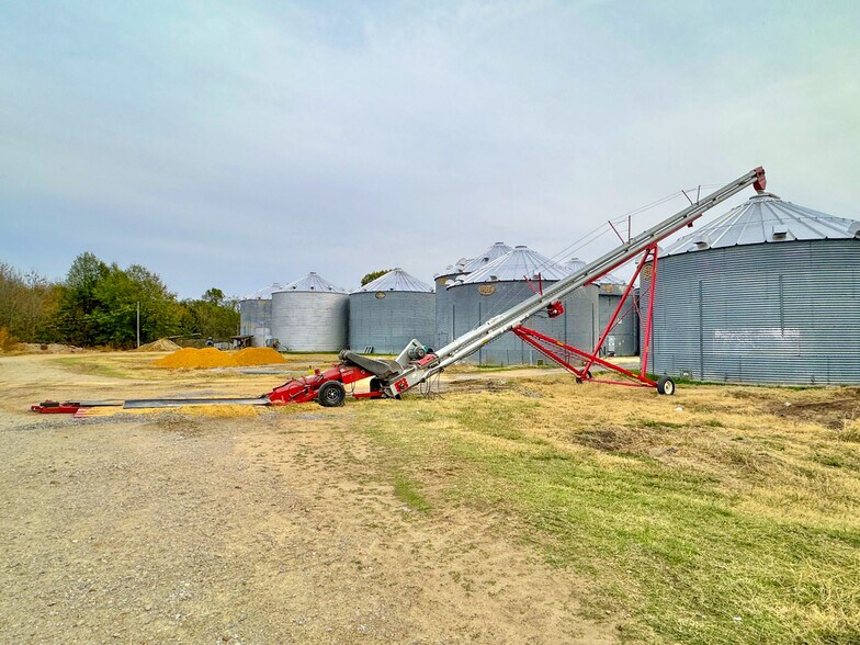 More Photos Of 600 Quitman St, Sledge Land For Sale