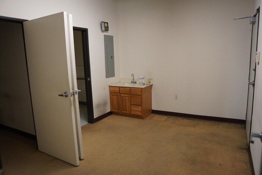 More Photos Of 227 W Valley Blvd, San Gabriel Unknown For Lease