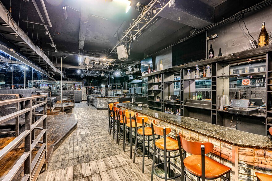 More Photos Of 414-416 E Baltimore St, Baltimore Bar For Sale