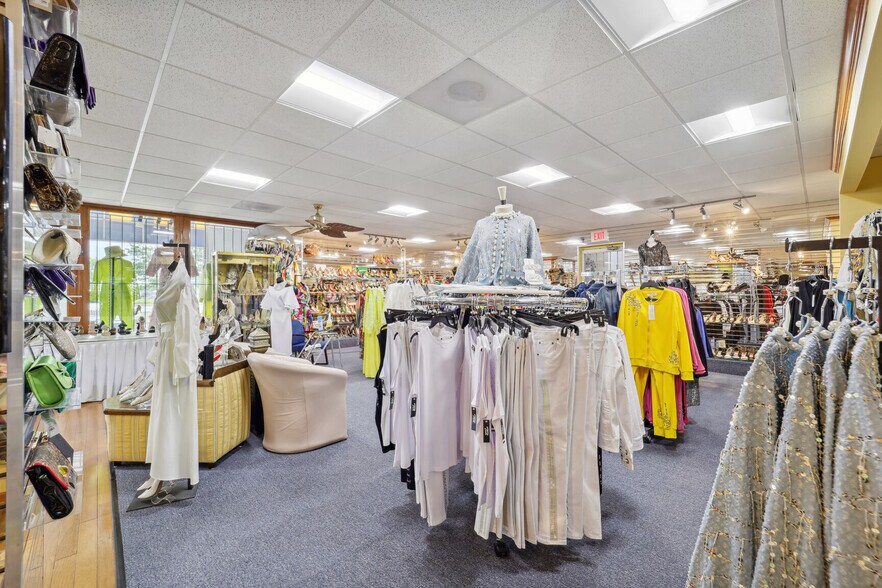 More Photos Of 5061 Allentown Rd, Suitland General Retail For Sale