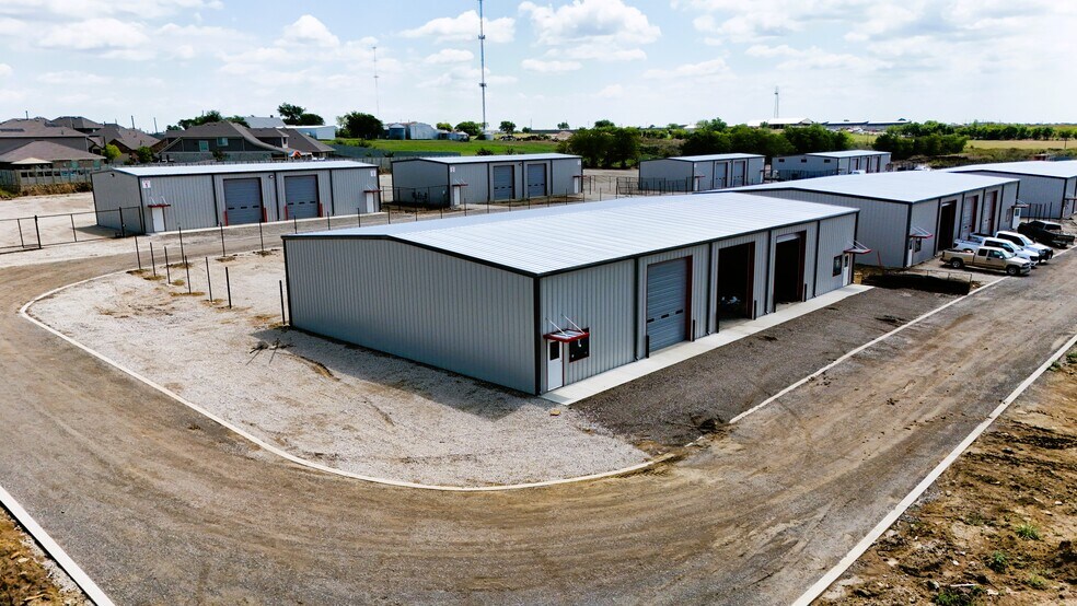 More Photos Of 7515 Faught Rd, Argyle Light Distribution For Lease