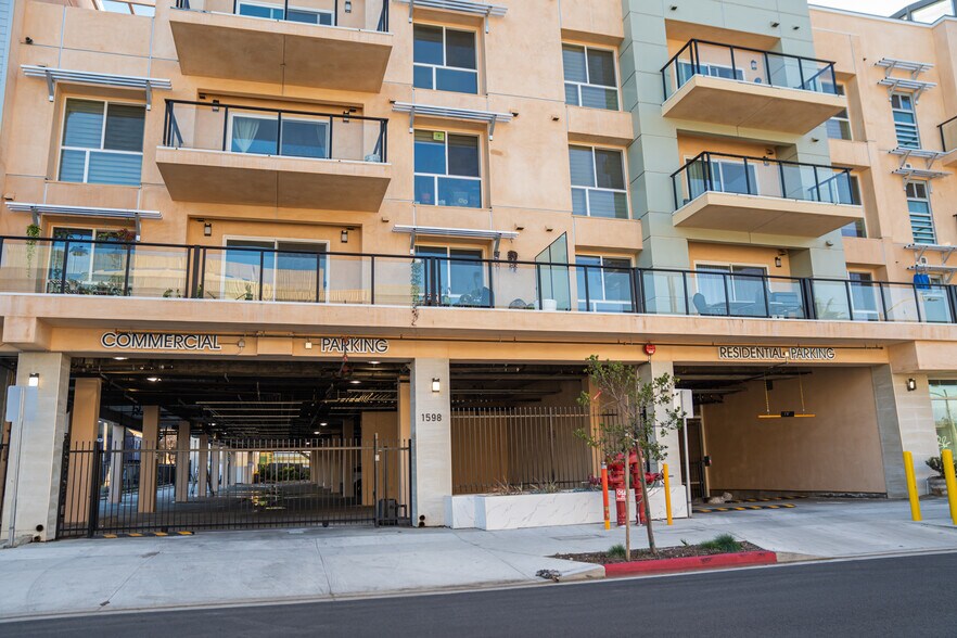 More Photos Of 1598 Long Beach Blvd, Long Beach Storefront Retail Office For Sale