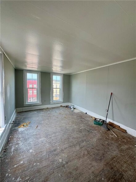 More Photos Of 230 E Main St, Palmyra General Retail For Sale