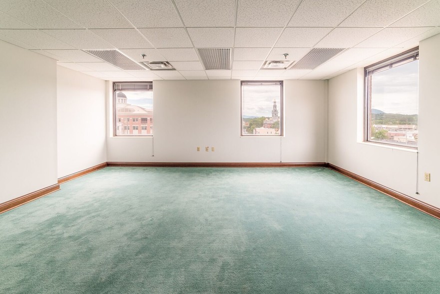 More Photos Of 100 E Main St, Sevierville Office For Lease