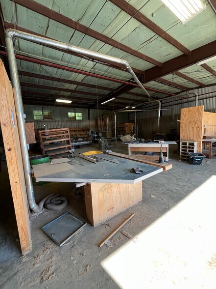 More Photos Of 2778 W Tharpe St, Tallahassee Warehouse For Lease