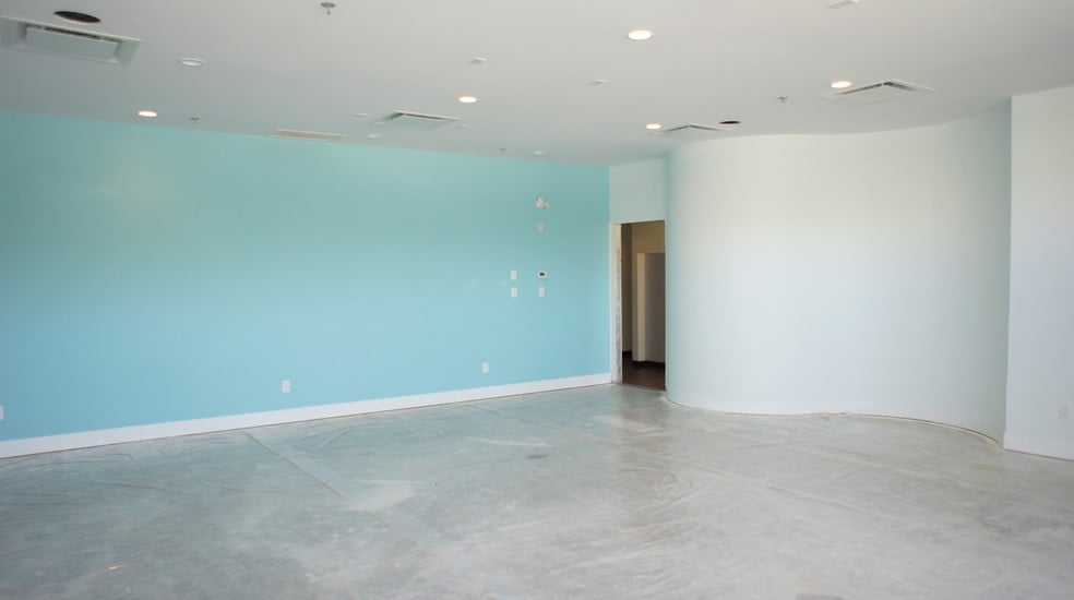 More Photos Of 10451 99 Ave, Fort Saskatchewan Storefront For Sale