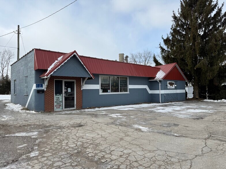 Primary Photo Of 903 W Mansfield St, Bucyrus General Retail For Sale