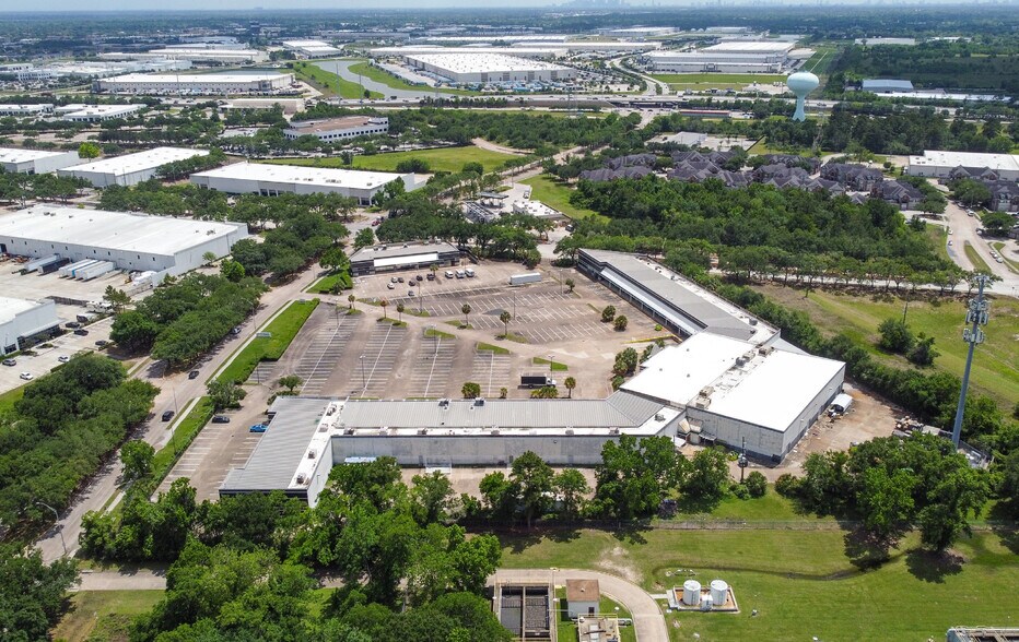 More Photos Of 11101 Ella Blvd, Houston Light Manufacturing For Sale