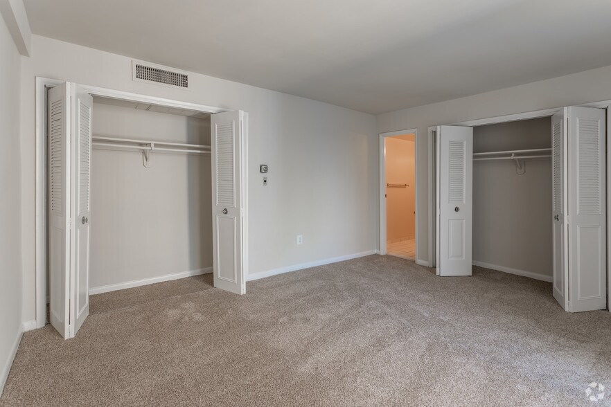 More Photos Of 8150 Lakecrest Dr, Greenbelt Apartments For Sale