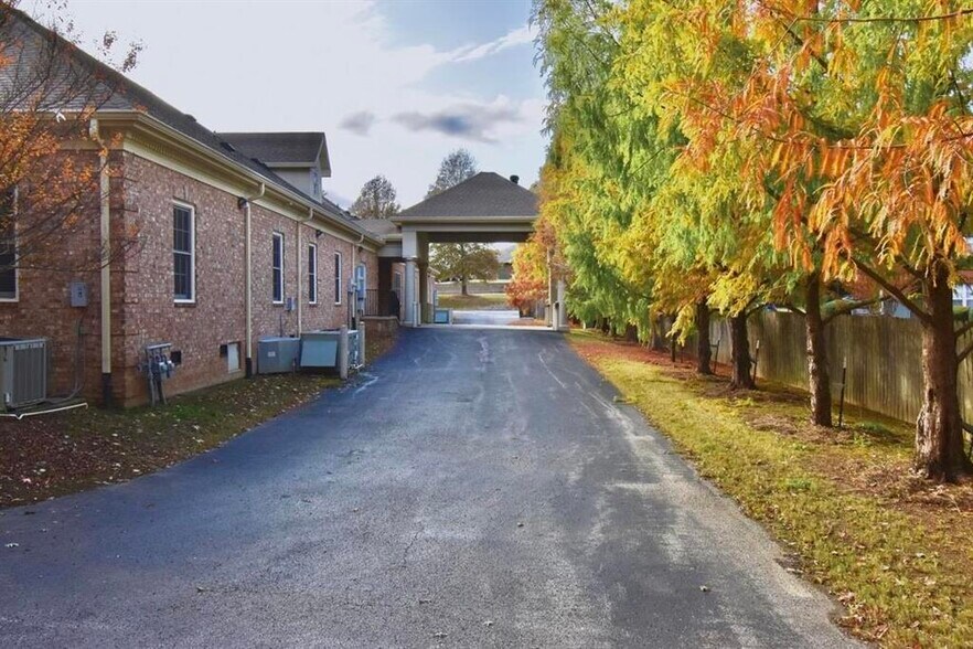 More Photos Of 209 Oil Well Rd, Jackson Healthcare For Lease