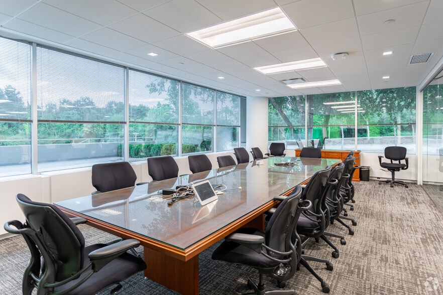 More Photos Of 500 Summit Lake Dr, Valhalla Office For Lease