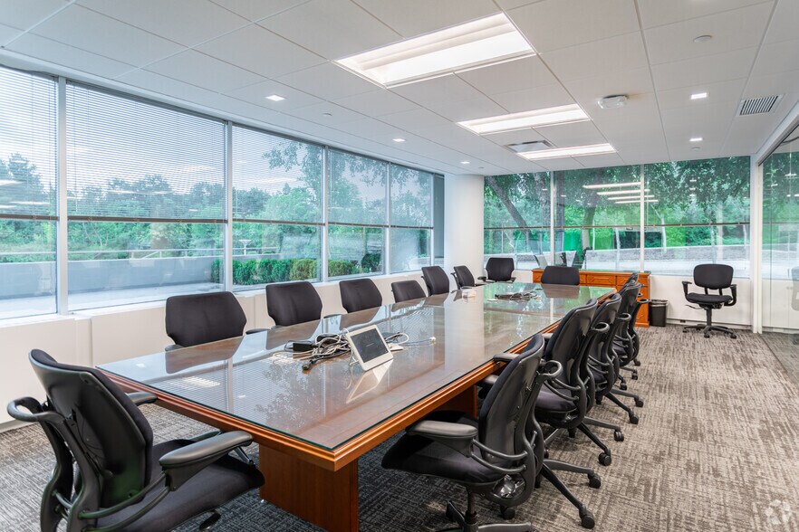 More Photos Of 500 Summit Lake Dr, Valhalla Unknown For Lease