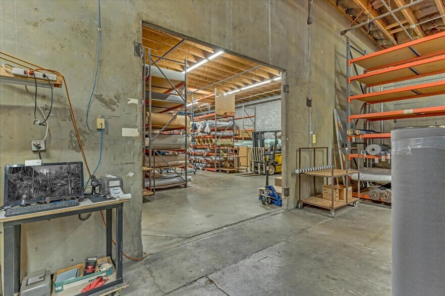 More Photos Of 1401 N Bailey Ln, Tucson Showroom For Sale