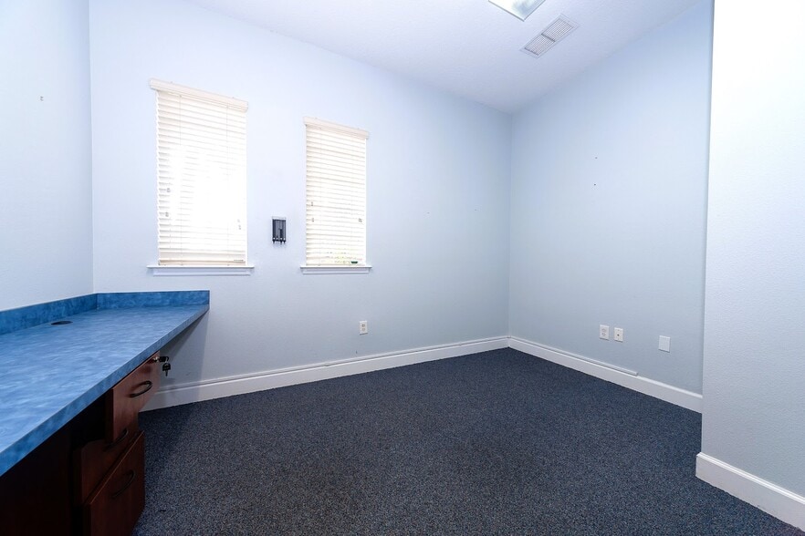More Photos Of 2001 Manatee Ave E, Bradenton Office For Lease