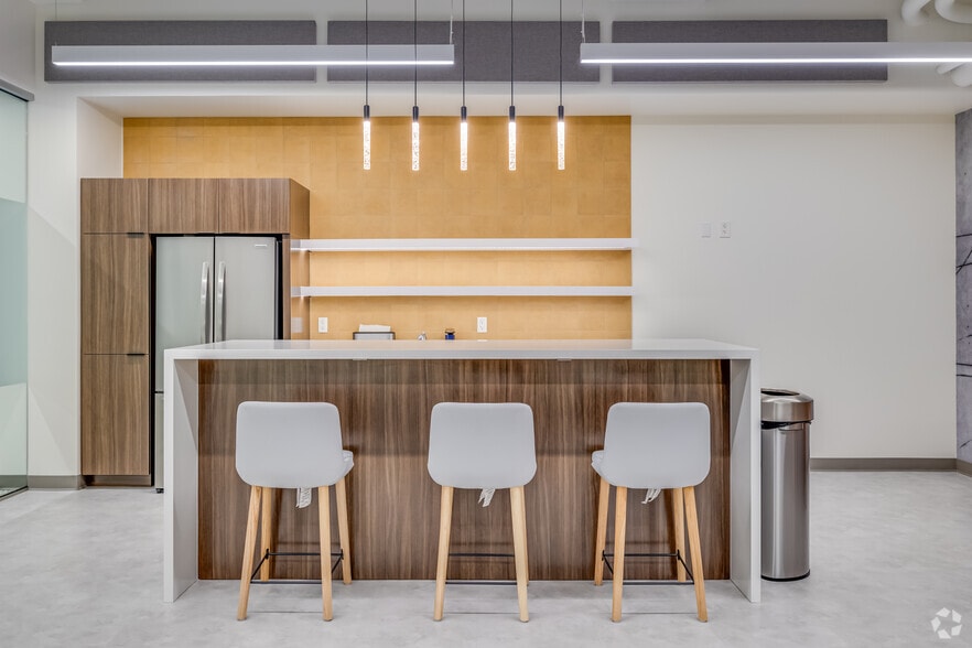 More Photos Of 4747 N 22nd St, Phoenix Office For Lease