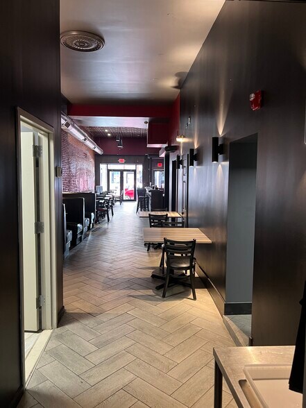 More Photos Of 38-40 S 19th St, Philadelphia Restaurant For Lease